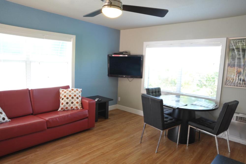 Deluxe Queen Studio interior